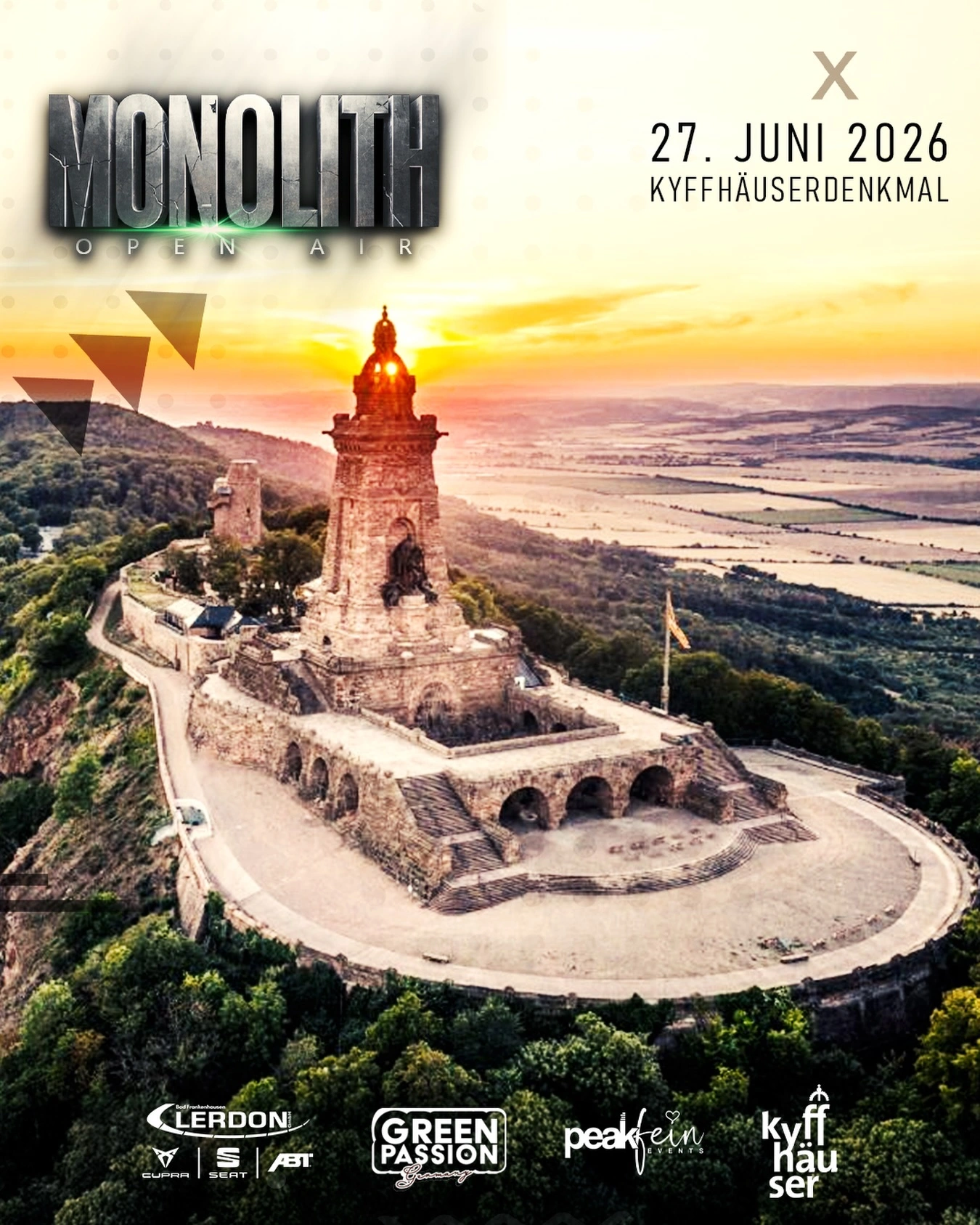 Mainstage des Monolith Open Air mit Crowd und Lichtshow am Kyffhäuserdenkmal